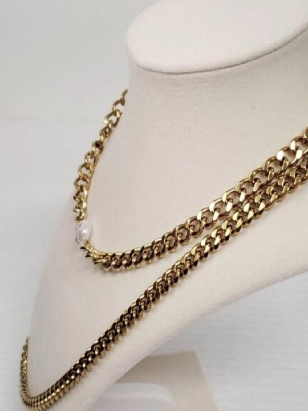 Stainless Steel Gold-Plated Necklace with Authentic Louis Vuitton Padlock - Picture 5 of 14